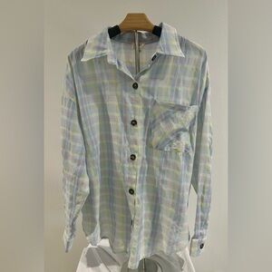 Women’s Medium Plaid Button Up